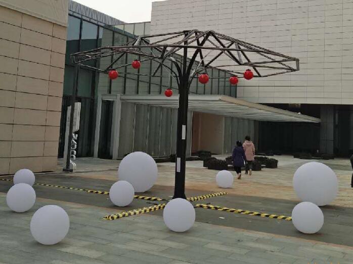 张家港庆祝活动发光铁树造型效果